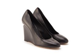 A PAIR OF CHANEL BLACK WEDGE SHOES EU 39