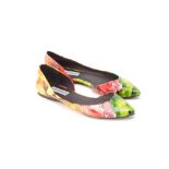 A PAIR OF STEVE MADDEN 'ELUSION' FLATS US 8