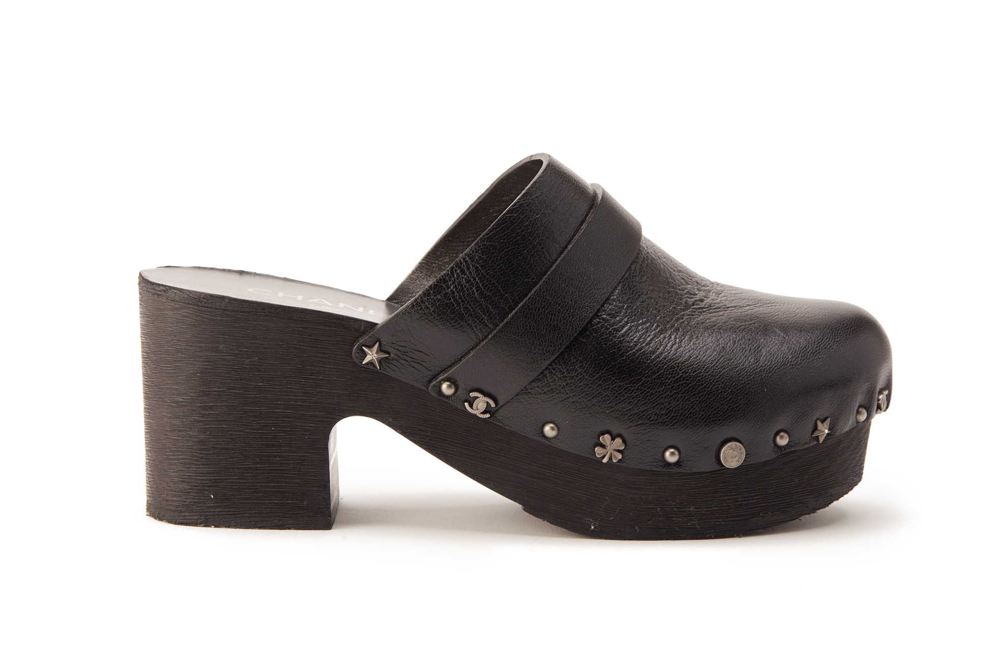 A PAIR OF CHANEL BLACK LEATHER STUDDED CLOGS EU 39 - Image 2 of 4