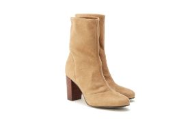 A PAIR OF VINCE CAMUTO 'SENDRA' BEIGE ANKLE BOOTS US 10