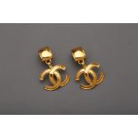 A PAIR OF CHANEL VINTAGE CC CLIP EARRINGS