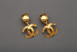 A PAIR OF CHANEL VINTAGE CC CLIP EARRINGS