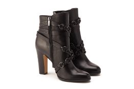 A PAIR OF JOHN CAMUTO 'CAI' BLACK BOOTS