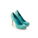 A PAIR OF BCBG TURQUOISE SNAKESKIN STILETTOS US 8