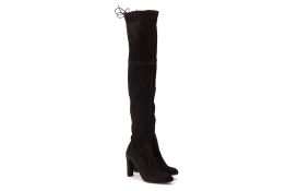 A PAIR OF STUART WEITZMAN SUEDE HEELED BOOTS US 9