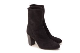 A PAIR OF VINCE CAMUTO 'SENDRA' BLACK ANKLE BOOTS US 10