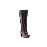 A PAIR OF STUART WEITZMAN BOOTS US 8