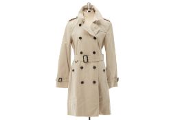 A BURBERRY 'KENSINGTON' TRENCH COAT