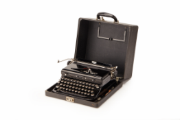 A VINTAGE ROYAL TYPEWRITER