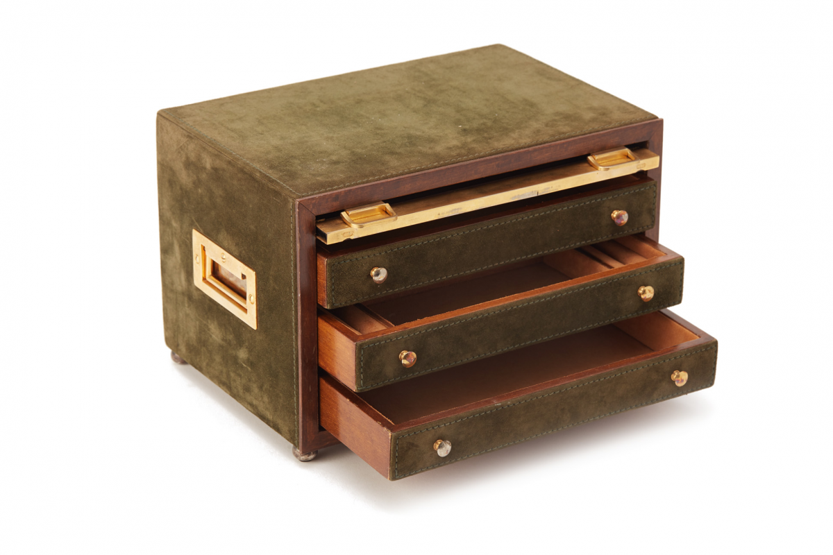 A GREEN SUEDE & GILT BRASS JEWELLERY BOX - Image 2 of 2