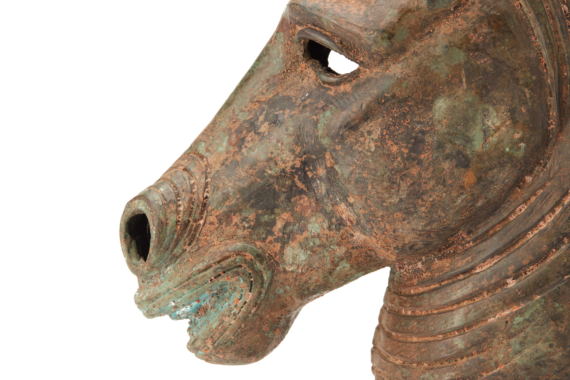 A BRONZE HORSE HEAD ON STAND - Image 3 of 3