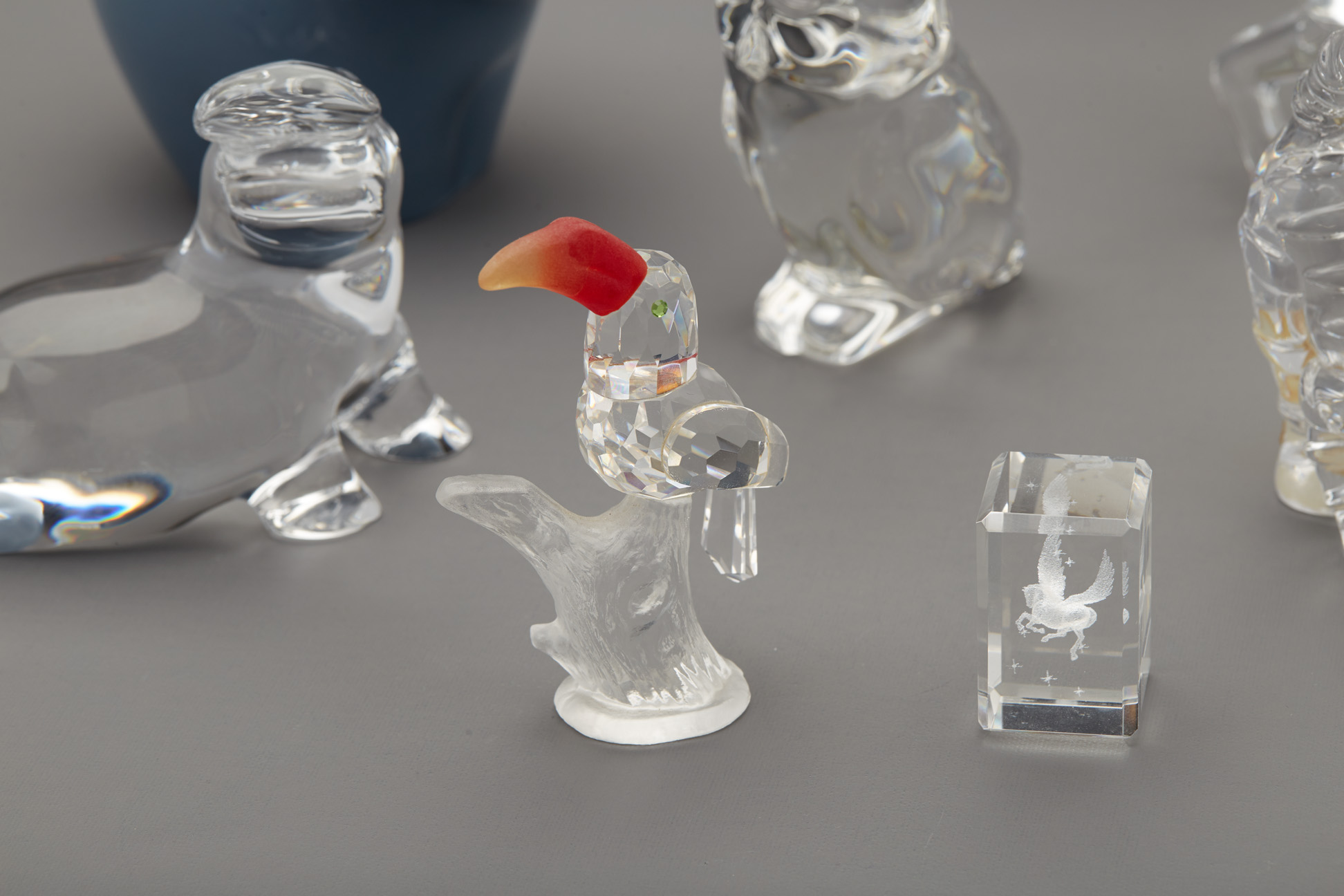 A GROUP OF NINE GLASS & CRYSTAL FIGURINES - Image 2 of 5