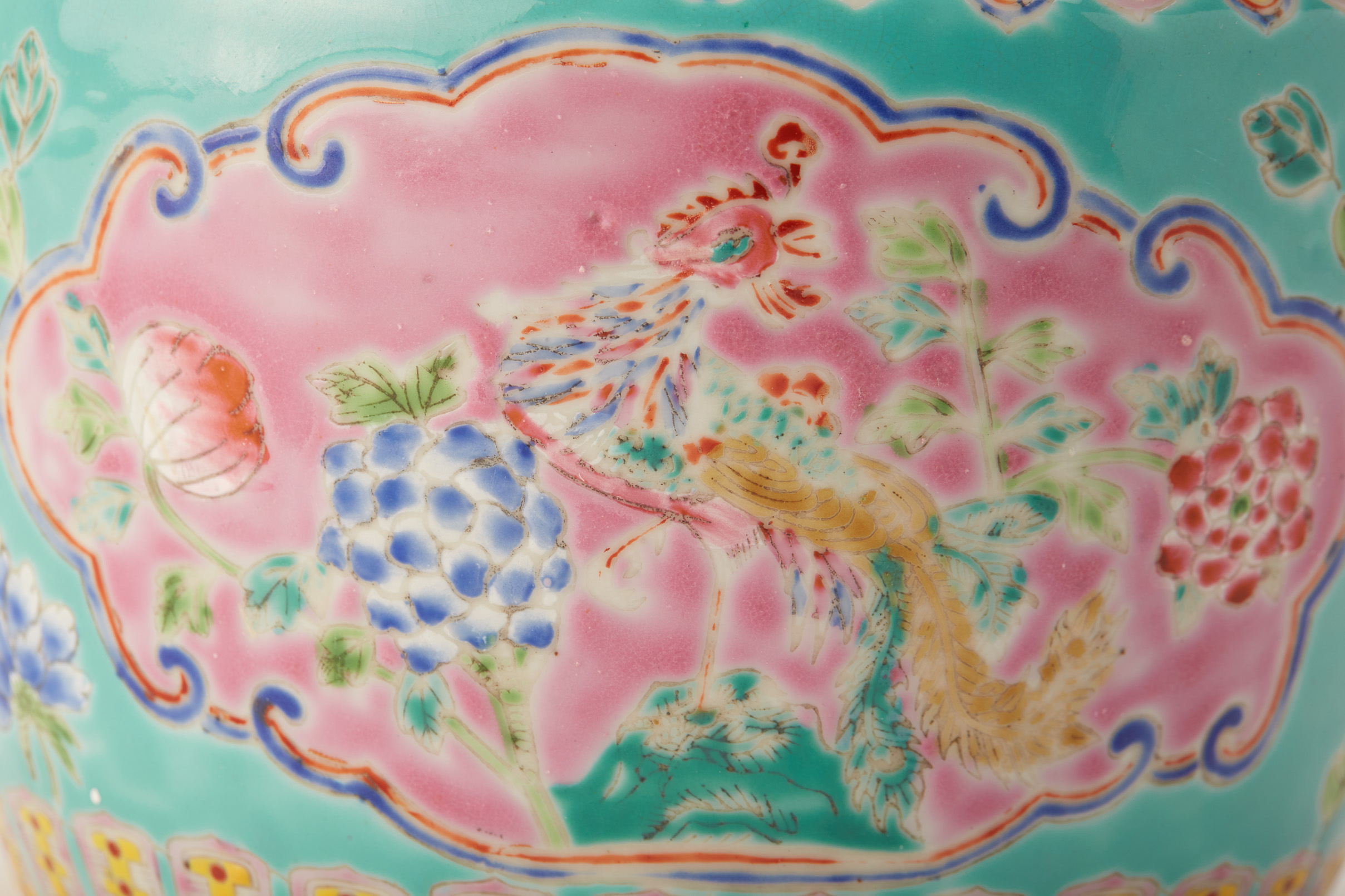 A STRAITS CHINESE PORCELAIN KAMCHENG AND COVER - Image 3 of 7