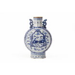 AN ANTIQUE BLUE AND WHITE PORCELAIN MOON FLASK
