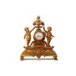 AN ANTIQUE FRENCH ORMOLU MANTEL CLOCK