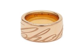 A CHOPARD 18K YELLOW GOLD RING