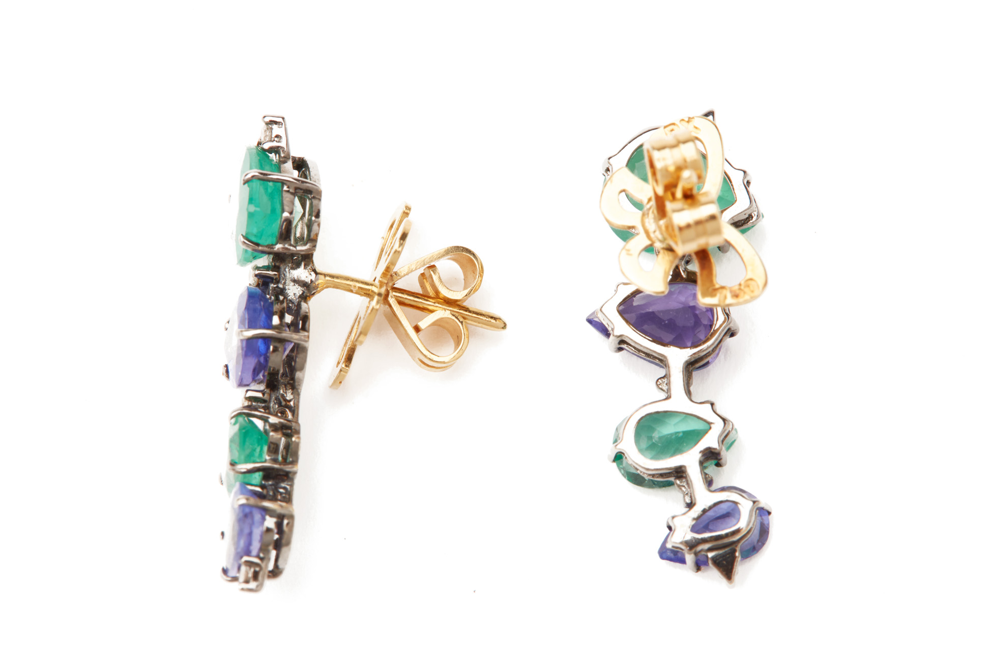 A PAIR OF TANZANITE AND EMERALD EARRINGS - Image 2 of 3