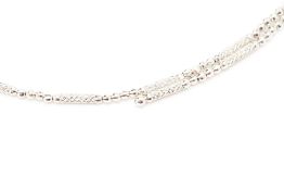 AN 18K WHITE GOLD MAGNETIC NECKLACE