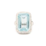 AN AQUAMARINE AND DIAMOND CLUSTER RING