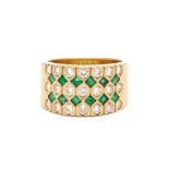 AN 18K GOLD EMERALD AND DIAMOND RING