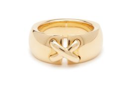 A CHAUMET 'LES LIENS' 18K YELLOW GOLD RING