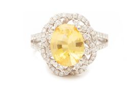 A YELLOW SAPPHIRE & DIAMOND RING