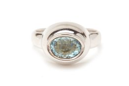 AN AQUAMARINE SINGLE STONE RING