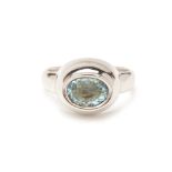 AN AQUAMARINE SINGLE STONE RING