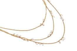 AN 18K YELLOW GOLD AND DIAMOND NECKLACE