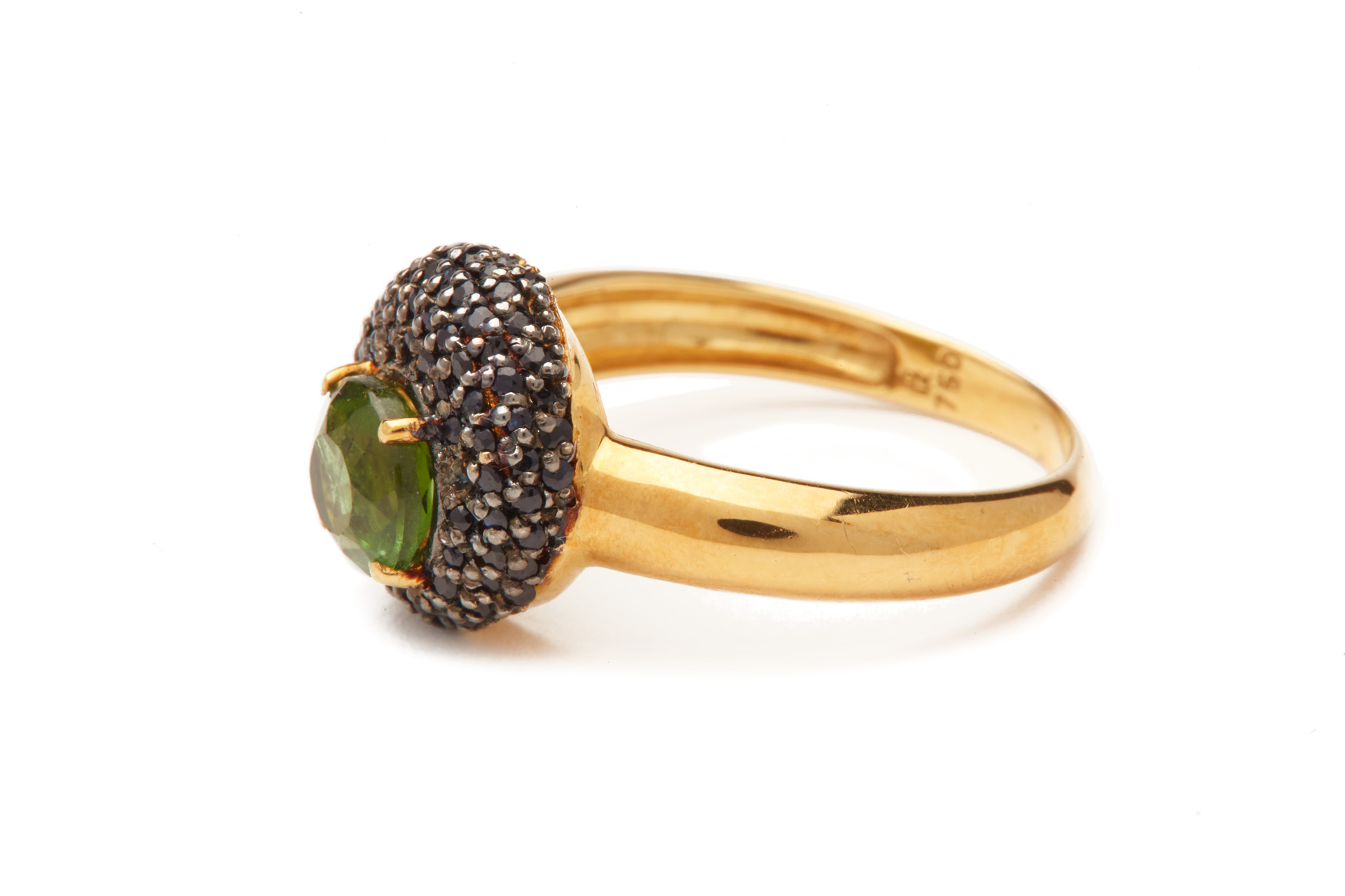 A GREEN TOURMALINE AND BLACK SAPPHIRE RING - Image 2 of 3