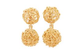 A PAIR OF VINTAGE BOUCHERON 18K GOLD DROP EARRINGS