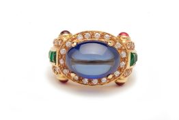 A SYNTHETIC STAR SAPPHIRE, DIAMOND & EMERALD RING