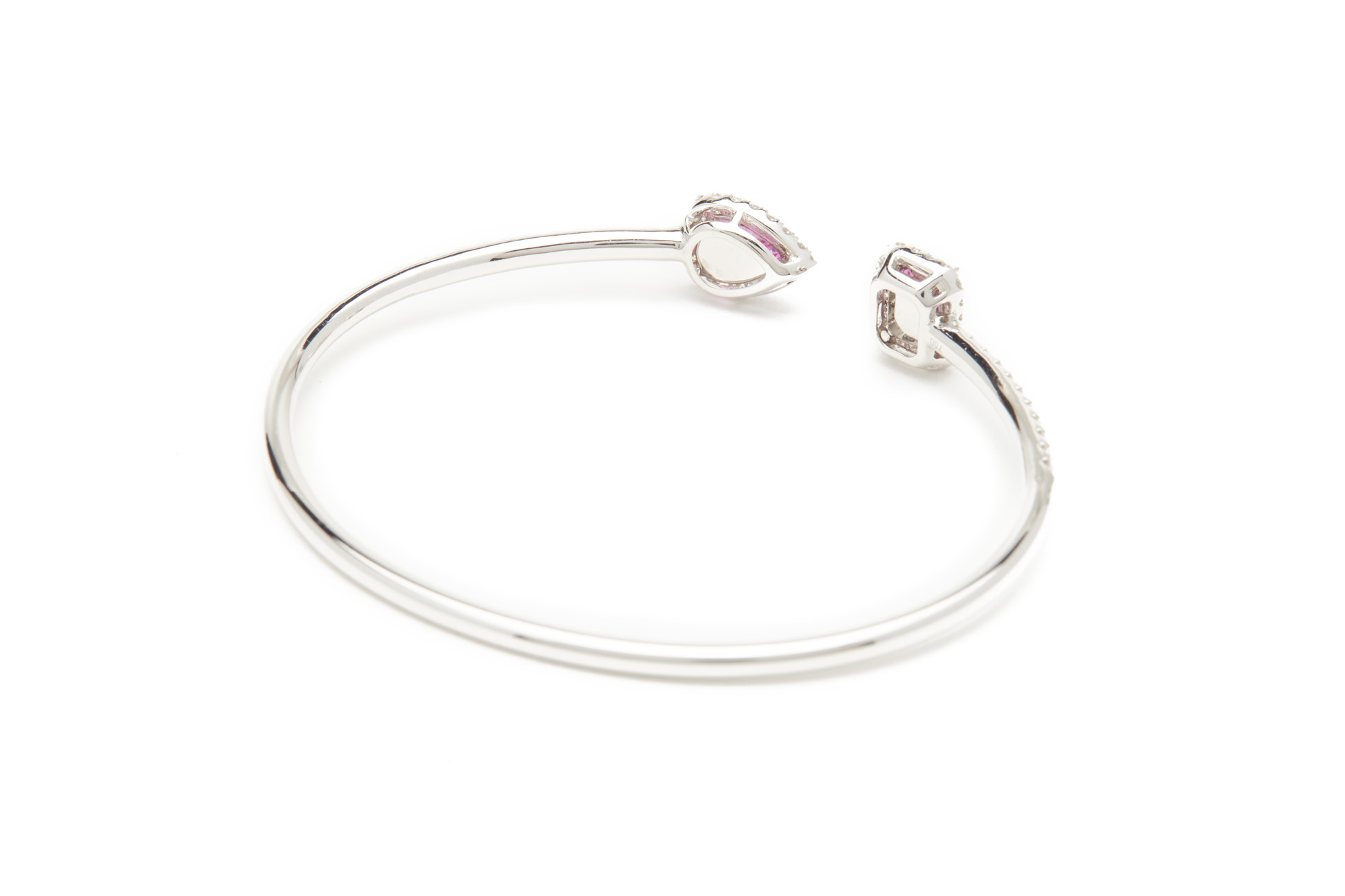 AN 18K WHITE GOLD PINK SAPPHIRE AND DIAMOND BANGLE - Image 3 of 3