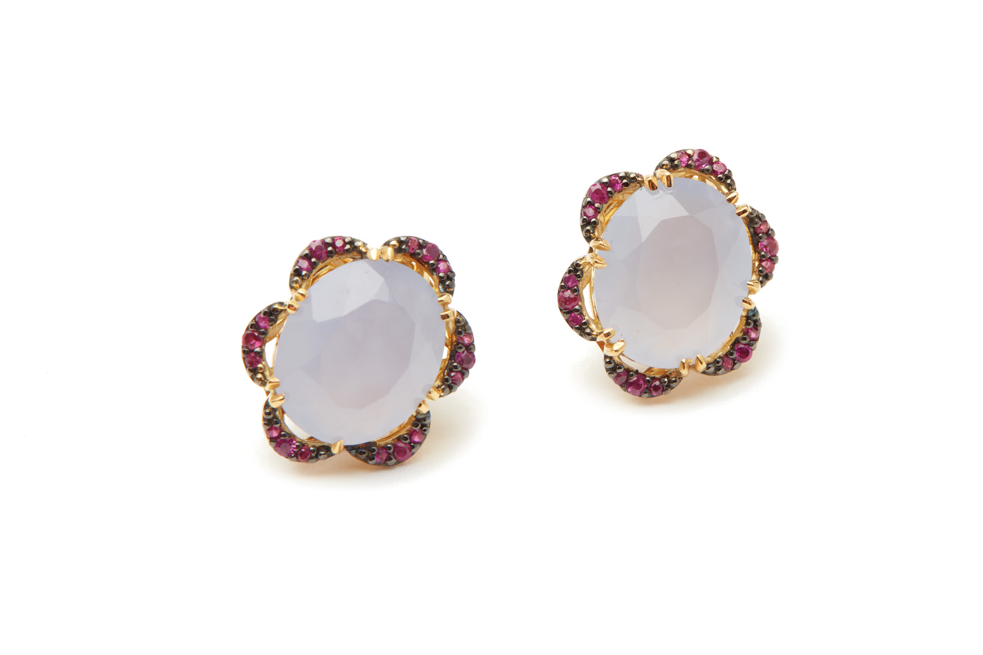 A PAIR OF CHALCEDONY AND RUBY STUD EARRINGS
