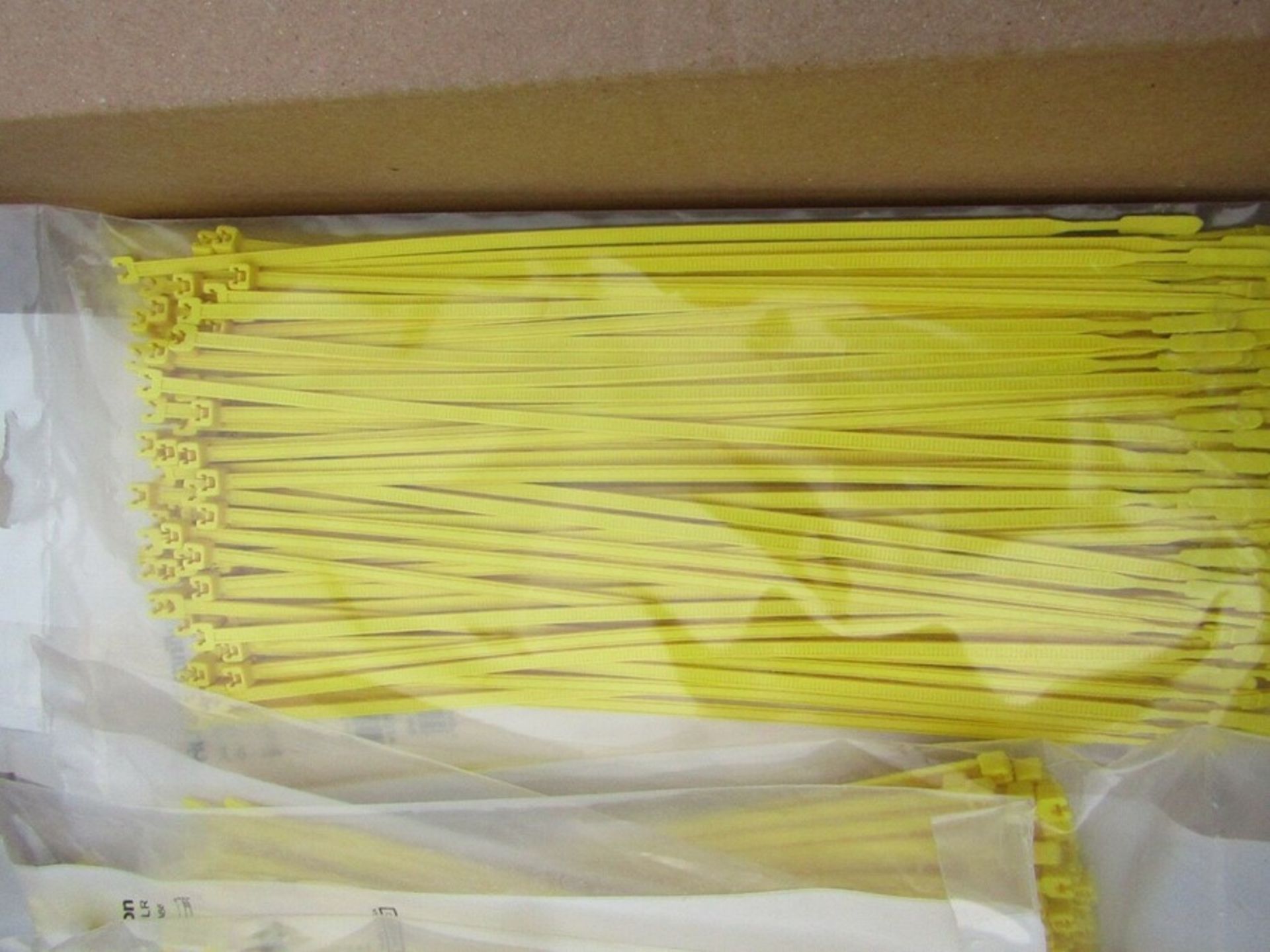 2500 x HellermannTyton Yellow Nylon Cable Q Ties 250mm x 3.6mm H7CB 8004160