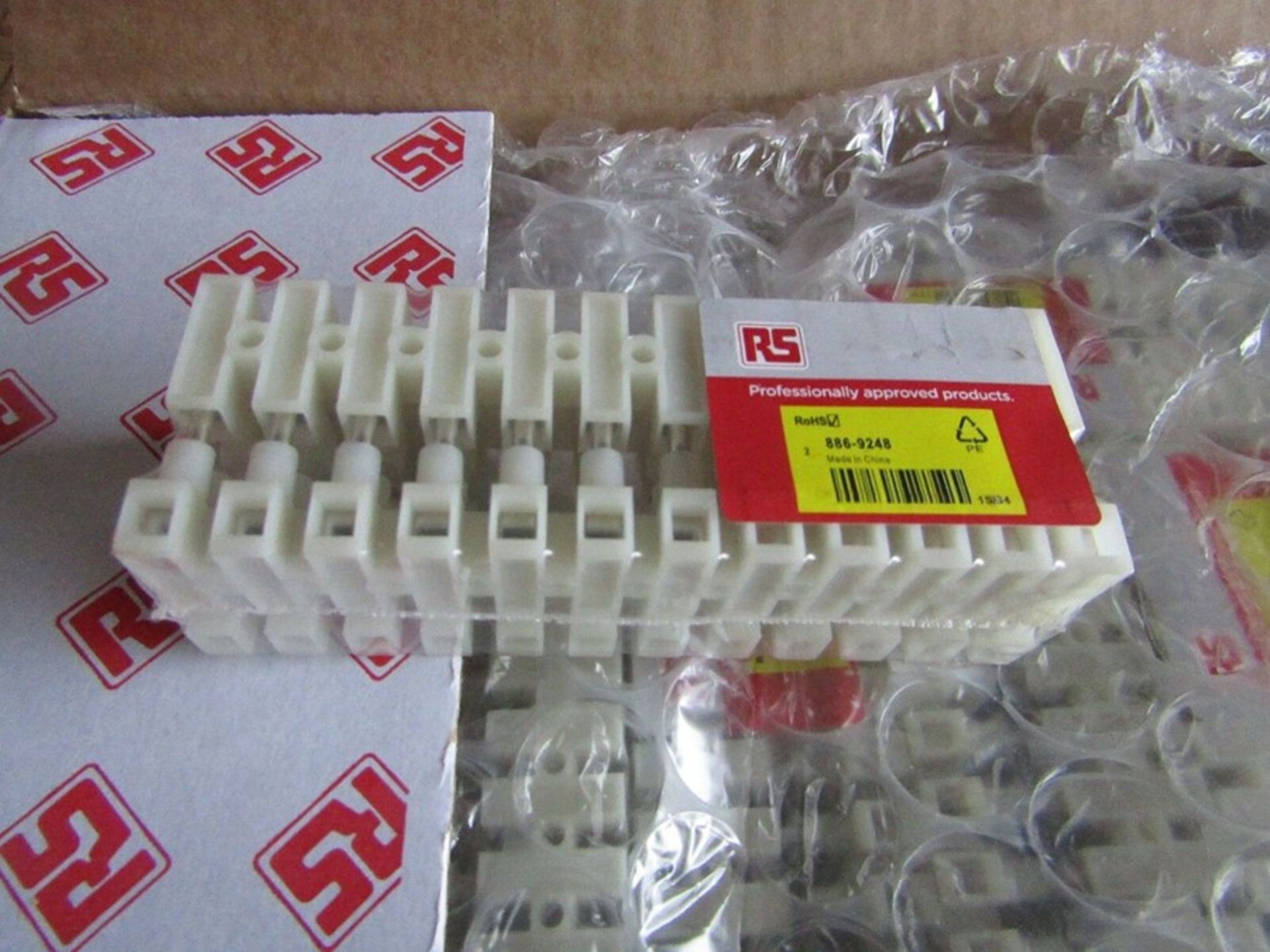 100 Packs Vertical Terminal Block 2 x 12 Way/Pole, Screw Down 4 mm² H9554 8869248