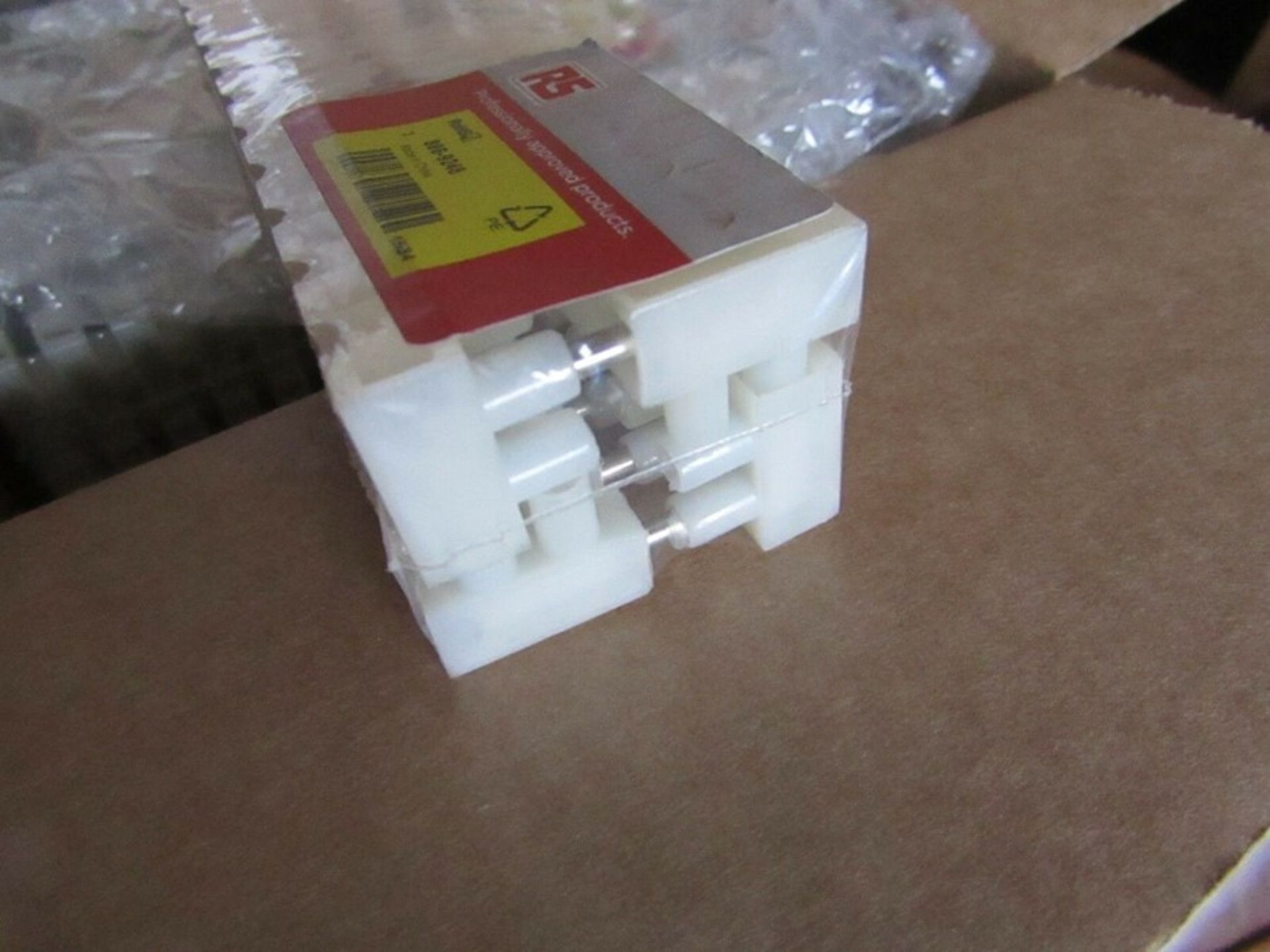 100 Packs Vertical Terminal Block 2 x 12 Way/Pole, Screw Down 4 mm² H9554 8869248 - Image 2 of 3