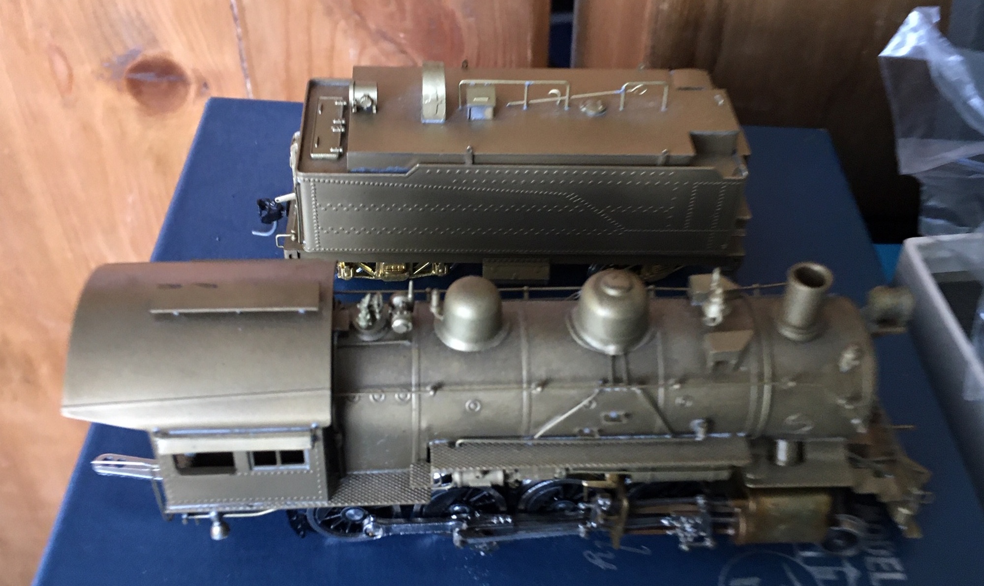 Vintage Boxed UNITED SCALE MODELS Sante Fe 2-8-0 Brass Model Train exclusively for Pacific Fast Mail - Image 5 of 9