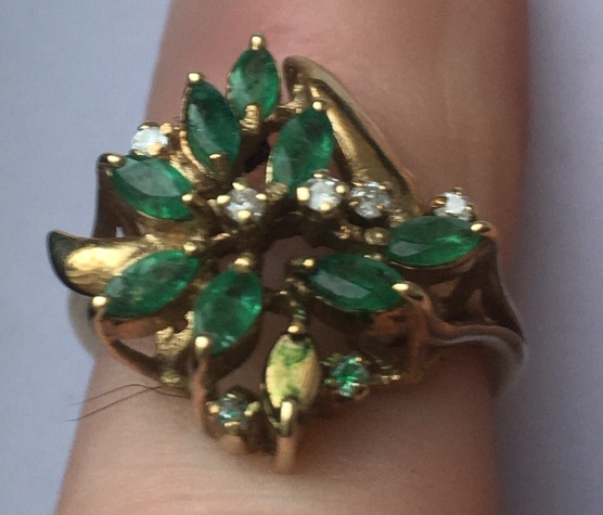 Vintage 9ct Gold and Gemstone Ring - UK size (L) head size 17mm x 17mm - 3.85 grams. - Image 5 of 5