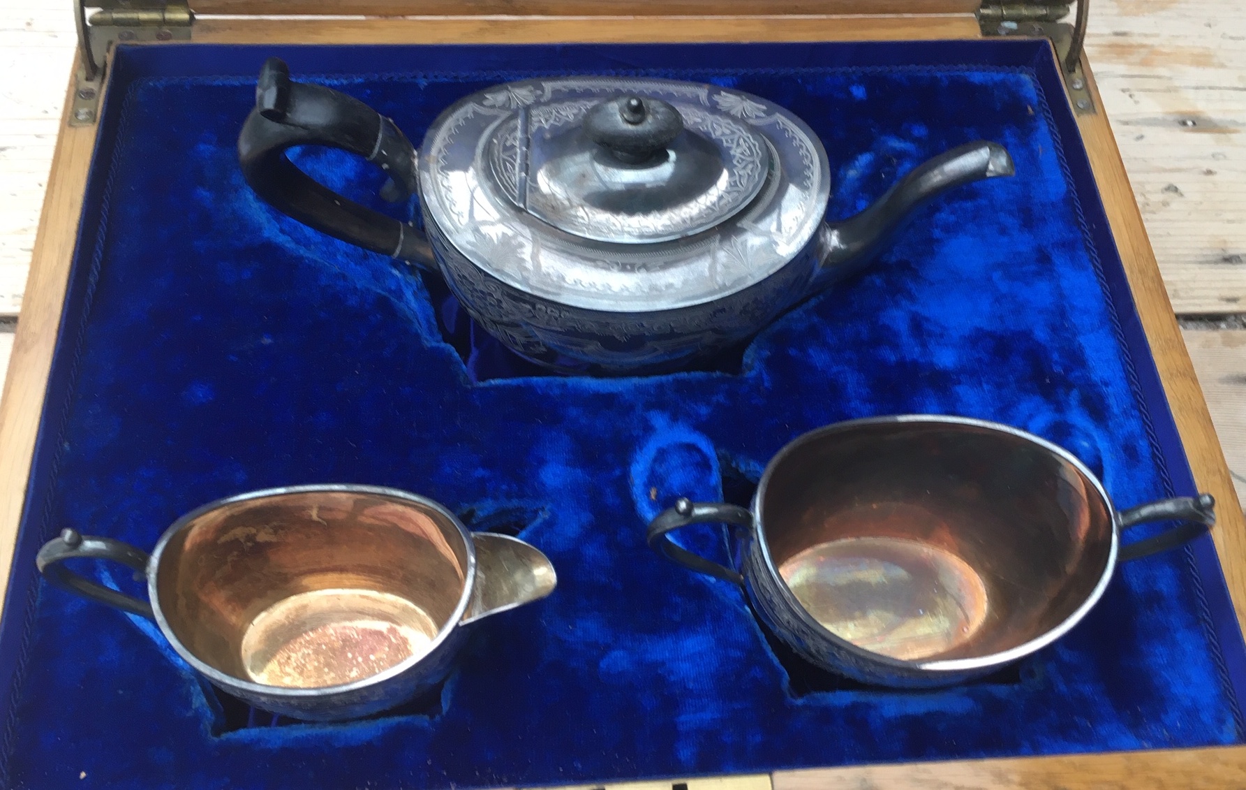 Antique Oak Cased 3 Piece Silver Tea Set - 945 grams. - Image 2 of 5