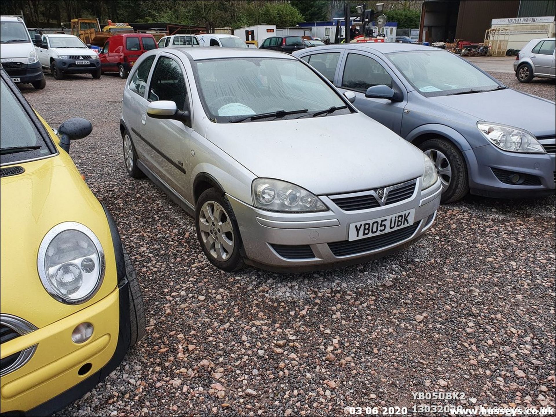 VAUXHALL CORSA SXI TWINPORT - YB05UBK-1229cc 3 Dr Hatchback-96365 MILES - Image 2 of 6