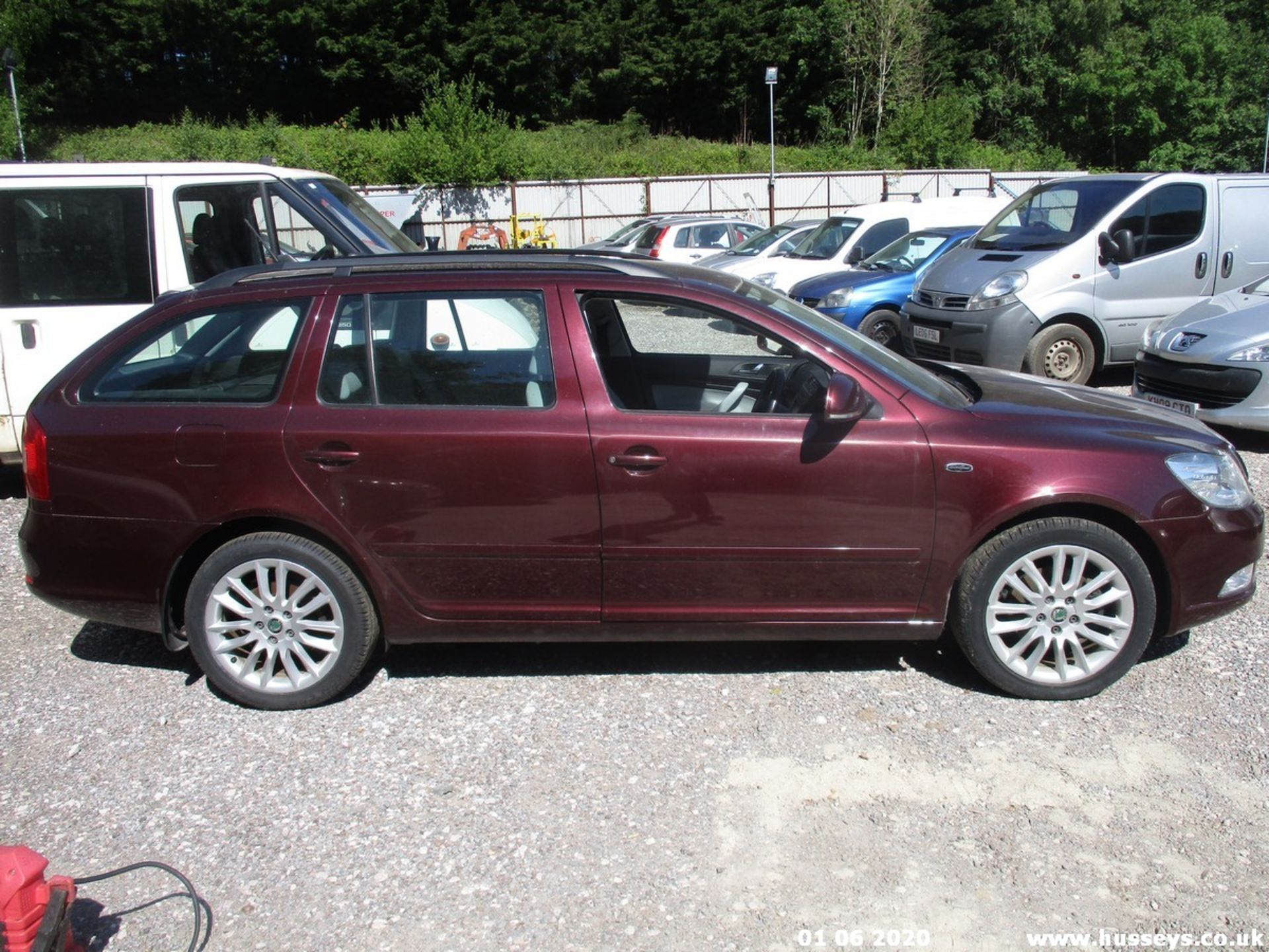 SKODA OCTAVIA L & K TSI S-A -VX11FKT- 1798cc 5 Dr Estate Automatic- 81728 MILES - Image 2 of 7