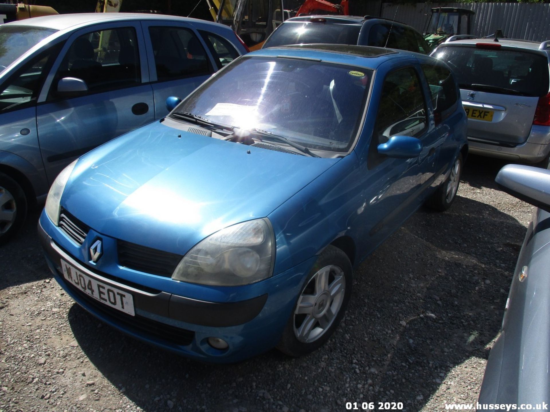 RENAULT CLIO DYNAMIQUE 16V - WJ04EOT-1149cc 3 Dr Hatchback- 58650 MILES - Image 2 of 5