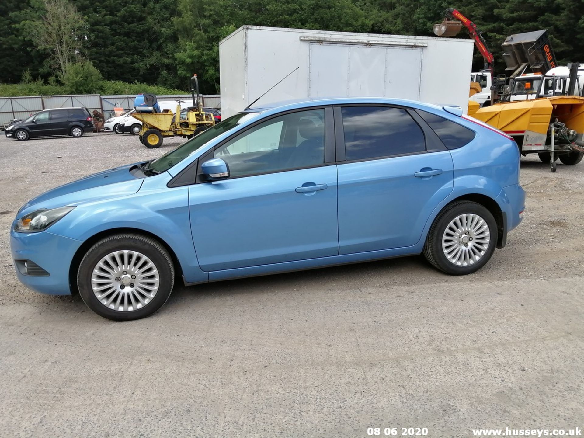 FORD FOCUS TITANIUM - 1798cc - WA58OFS - 5 Dr Hatchback - 116143 MILES - Image 2 of 6