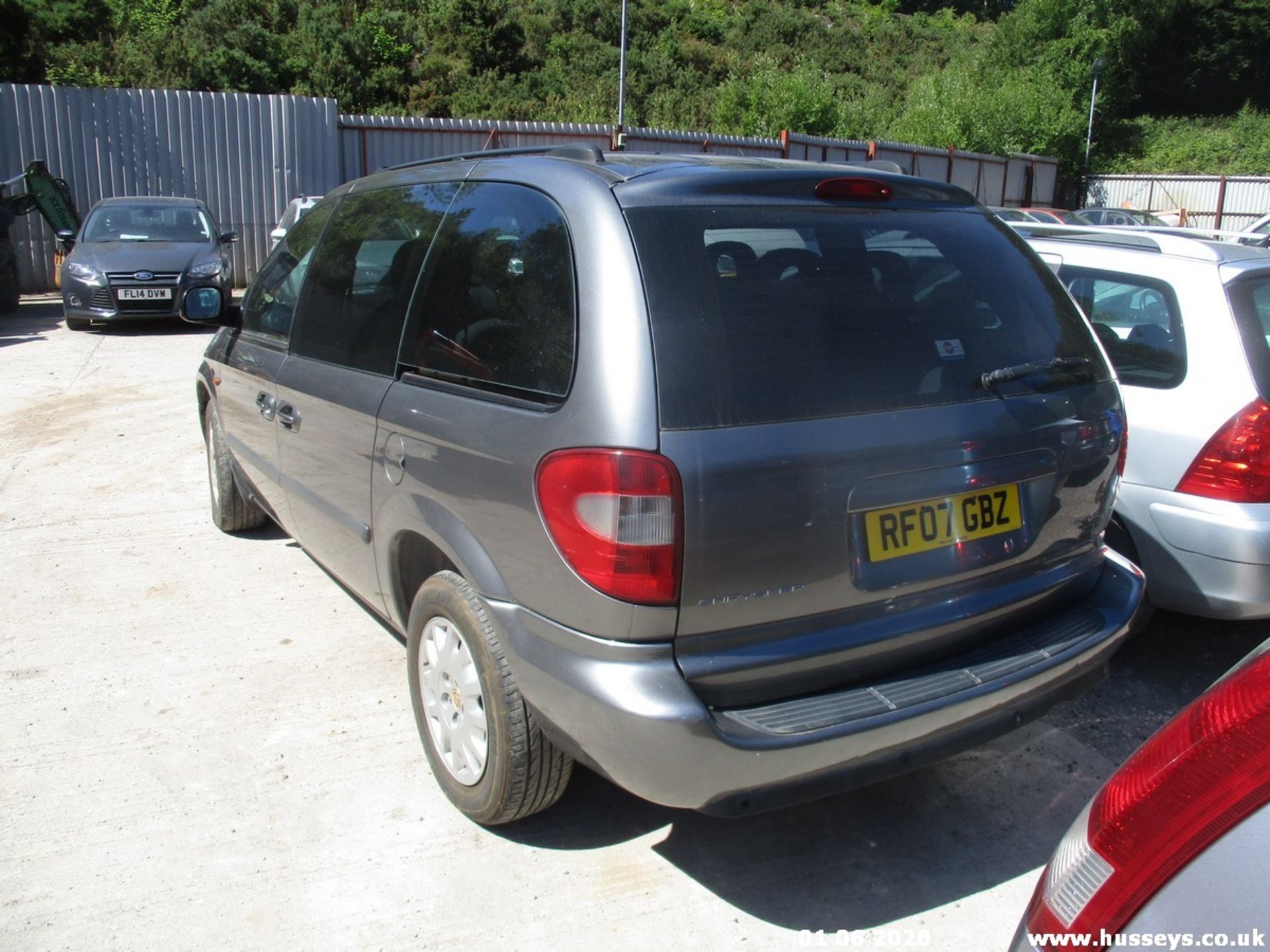 CHRYSLER VOYAGER SE TOURING CRD - RF07GBZ-2499cc 5 Dr MPV Diesel- 96249 MILES - Image 3 of 4