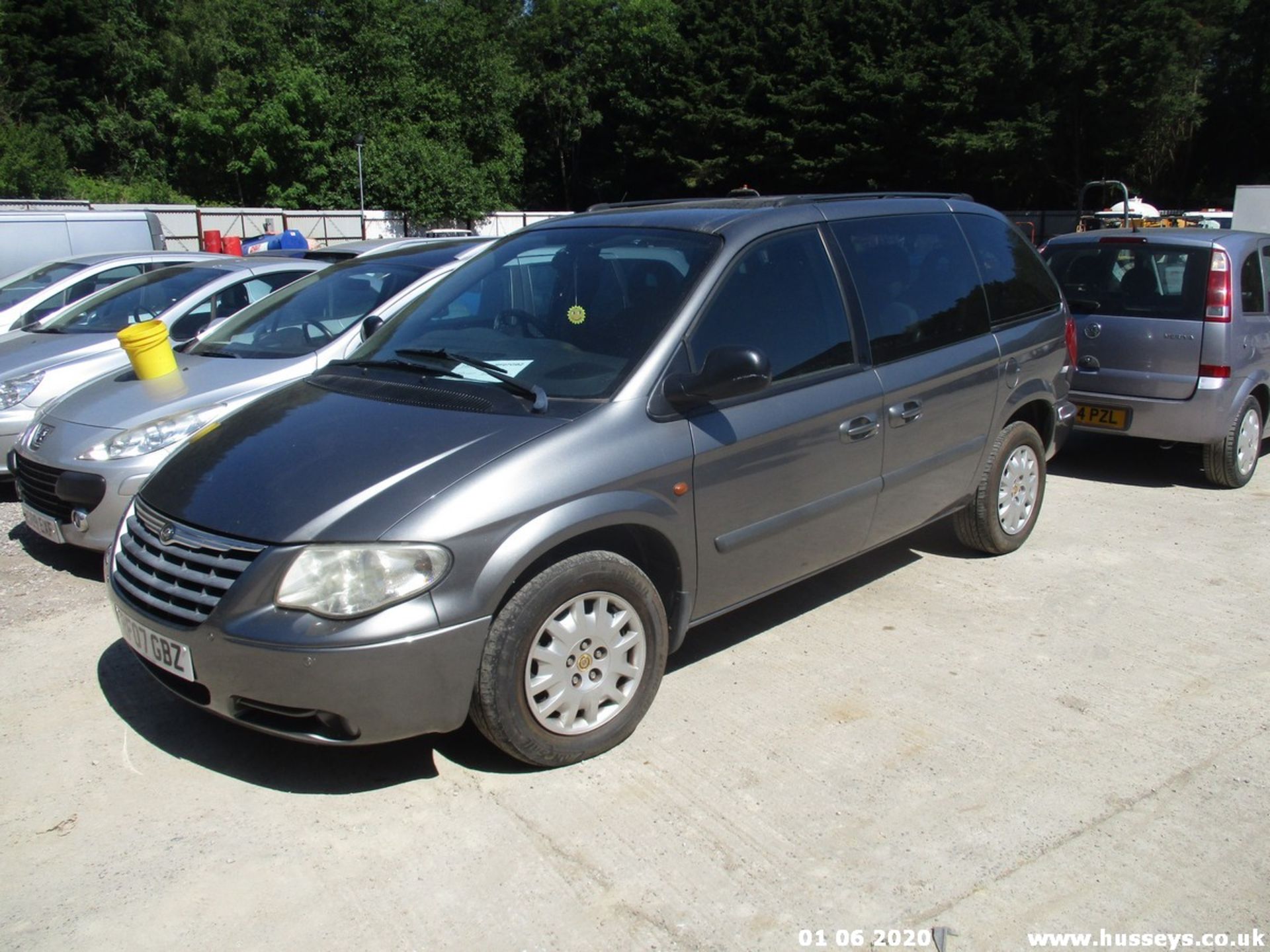 CHRYSLER VOYAGER SE TOURING CRD - RF07GBZ-2499cc 5 Dr MPV Diesel- 96249 MILES - Image 2 of 4