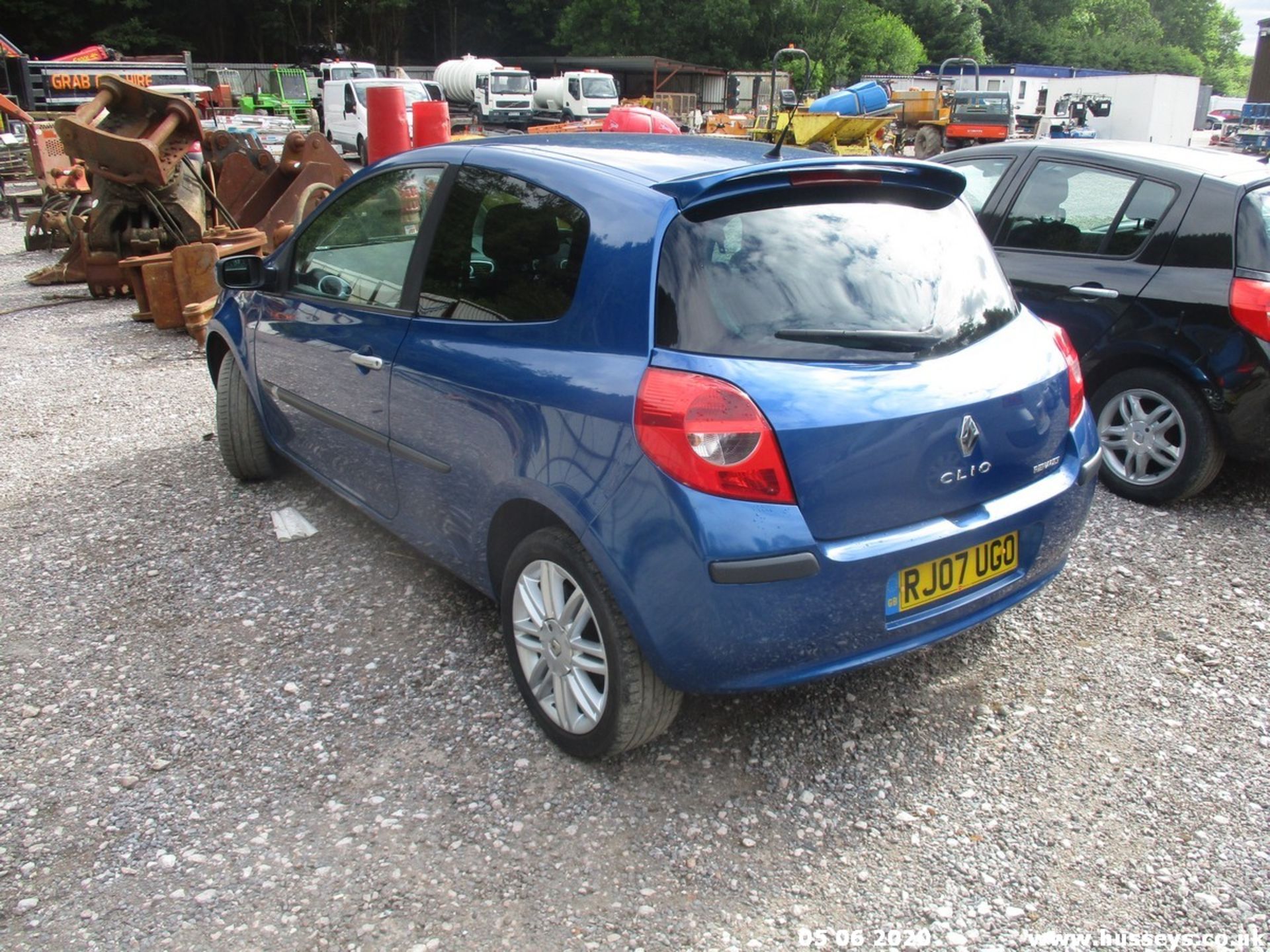 RENAULT CLIO DYNAMIQUE S - RJ07UGO -1390cc 3 Dr Hatchback - 85244 MILES - Image 4 of 6