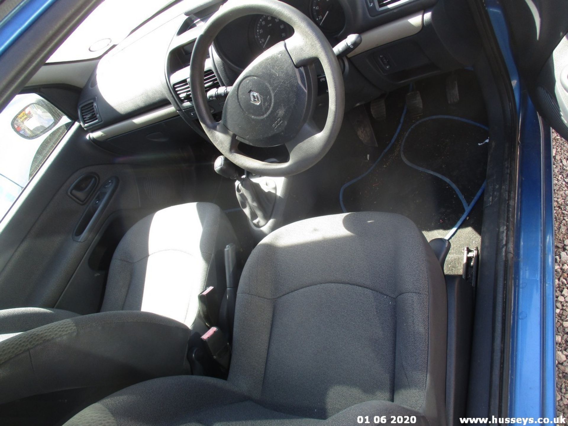 RENAULT CLIO EXPRESSION 16V - LY54FHL- 1149cc 3 Dr Hatchback- 90235 MILES - Image 5 of 5