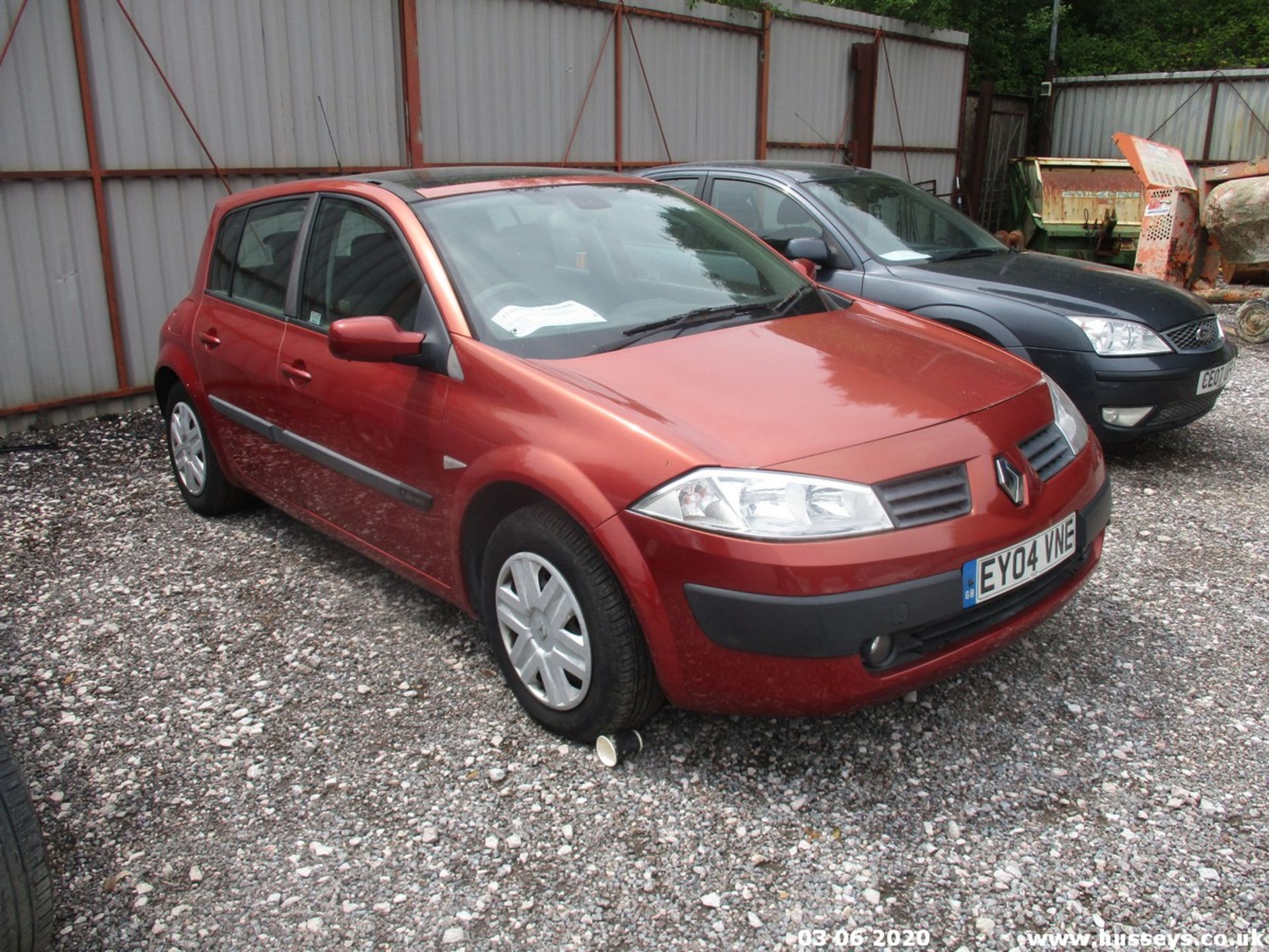 RENAULT MEGANE EXPRESSION 16V - EY04VNE- 1598cc 5 Dr Hatchback- 103645 MILES - FLAT CAN'T GAIN ENTRY - Image 2 of 3