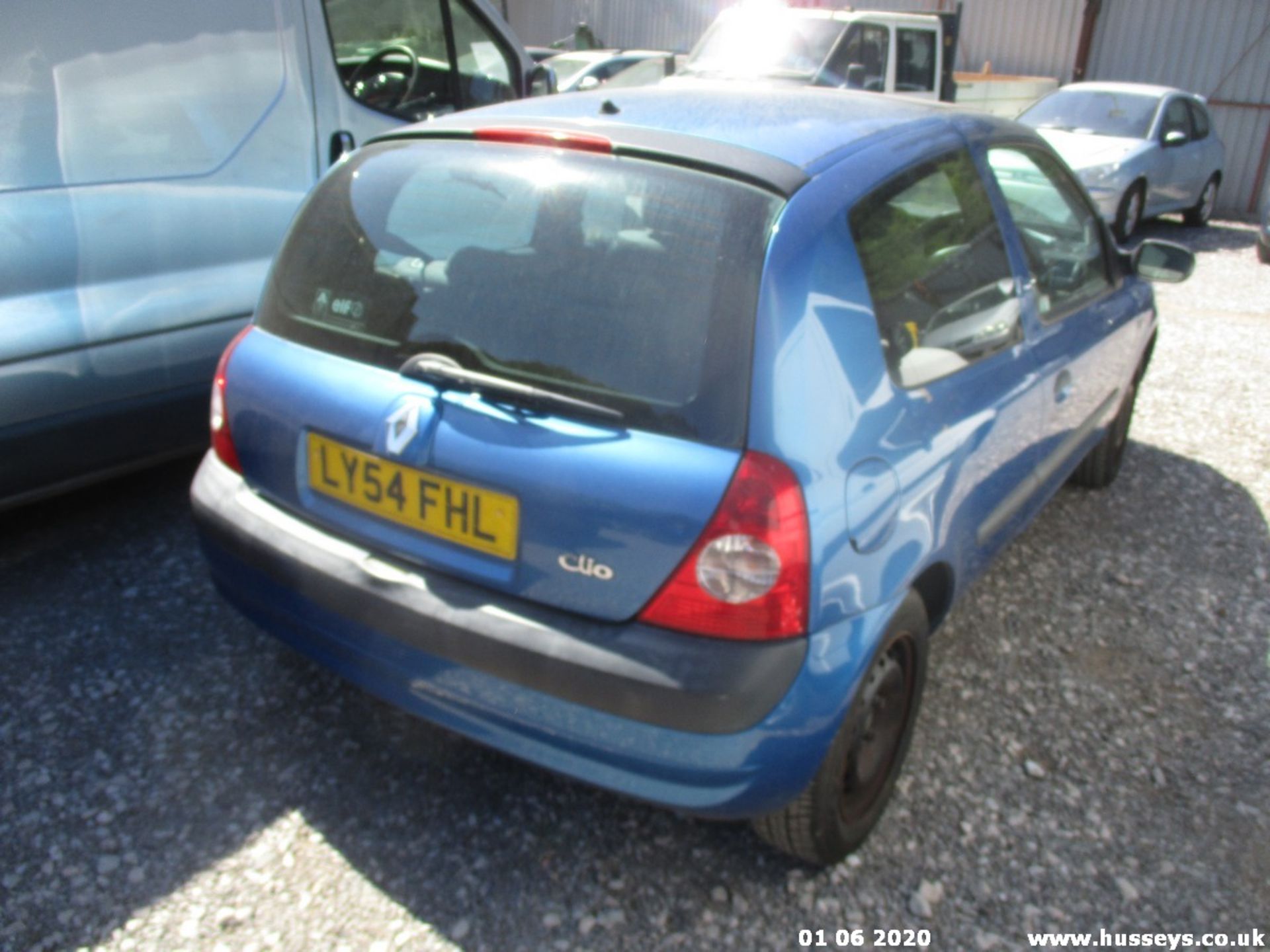 RENAULT CLIO EXPRESSION 16V - LY54FHL- 1149cc 3 Dr Hatchback- 90235 MILES - Image 3 of 5